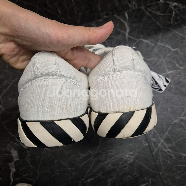 오프화이트 애로우 로우 스니커즈 42--4