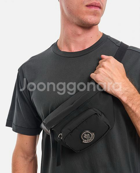 몽클레어 금장 벨트백 힙색--1