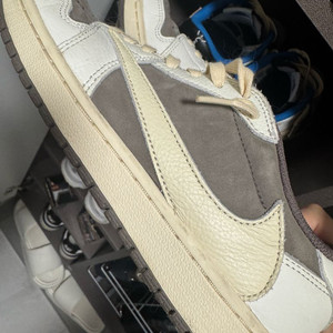 조던1 트래비스스캇 리버스모카 270