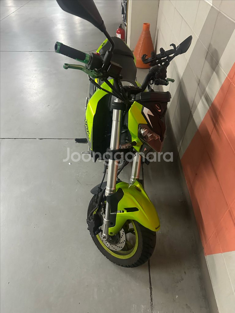 급처) 베넬리 TNT125 라임색 오토바이--0