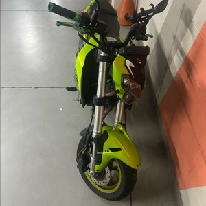 급처) 베넬리 TNT125 라임색 오토바이