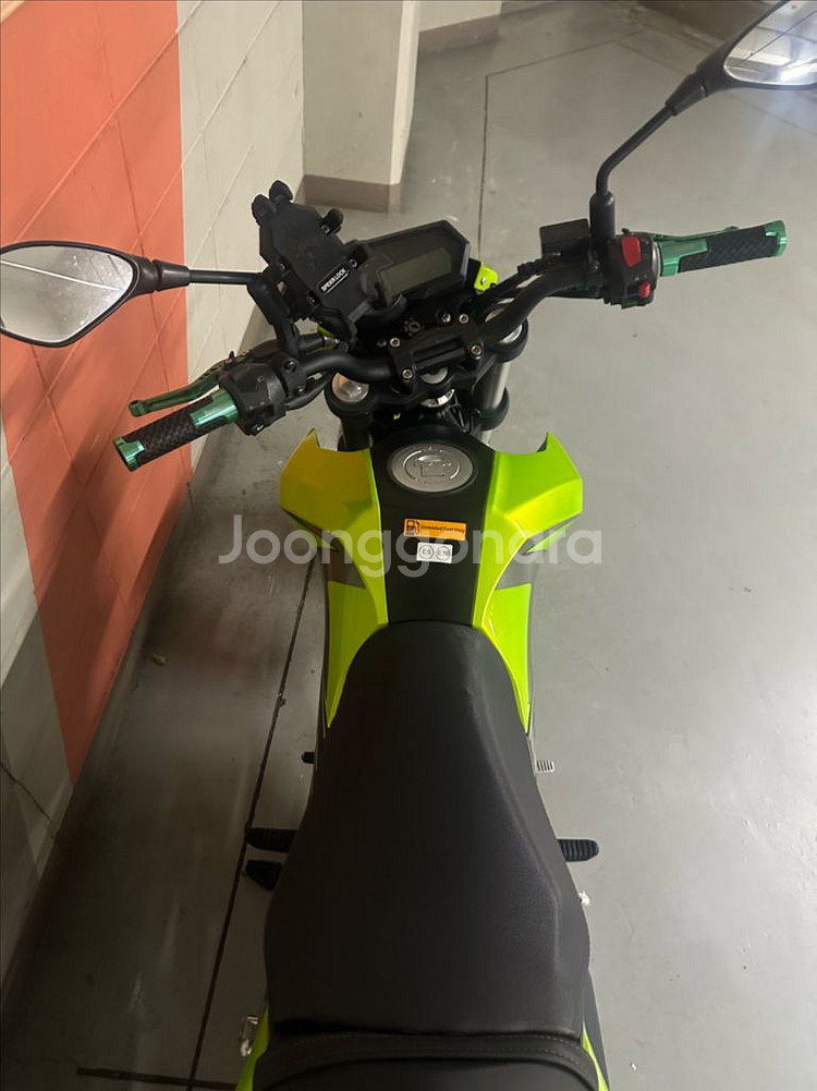 급처) 베넬리 TNT125 라임색 오토바이--2