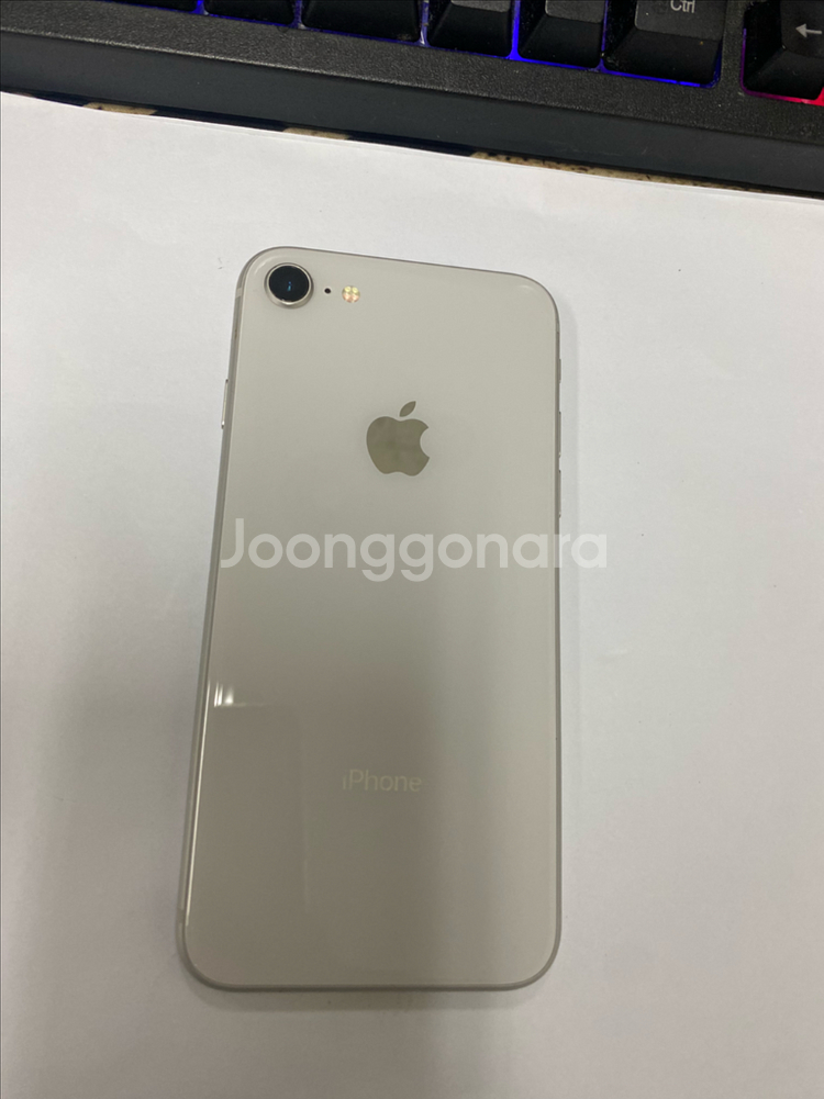 아이폰8 실버 A급 64GB 배터리100% 빈티지카메라--0