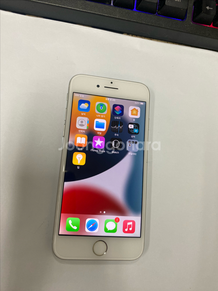 아이폰8 실버 A급 64GB 배터리100% 빈티지카메라--1
