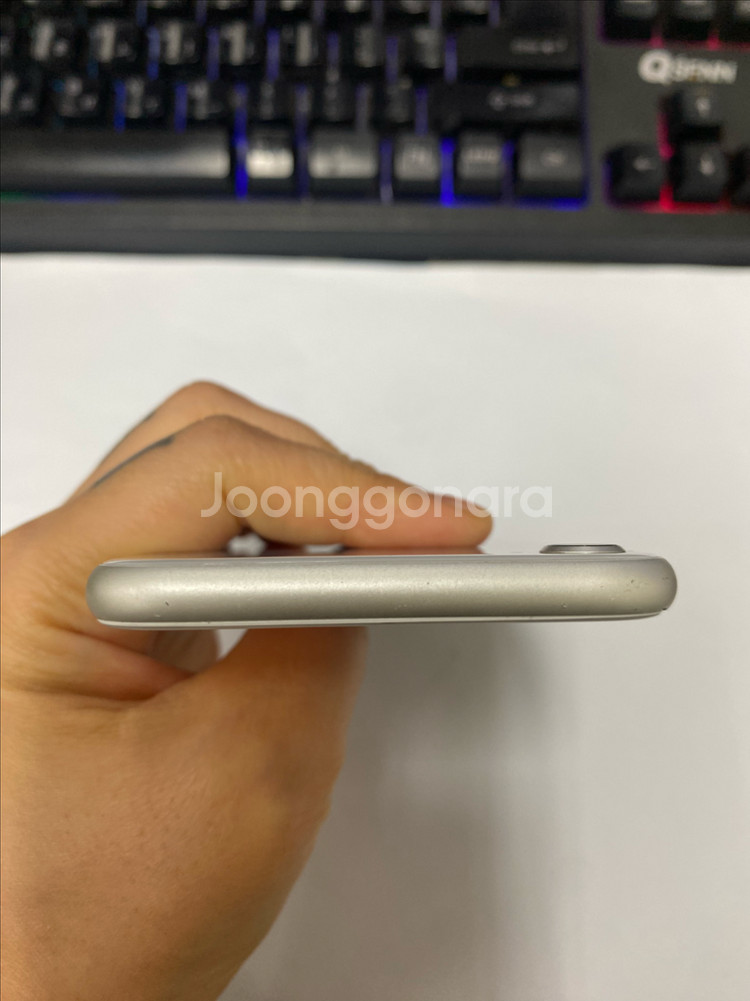 아이폰8 실버 A급 64GB 배터리100% 빈티지카메라--3