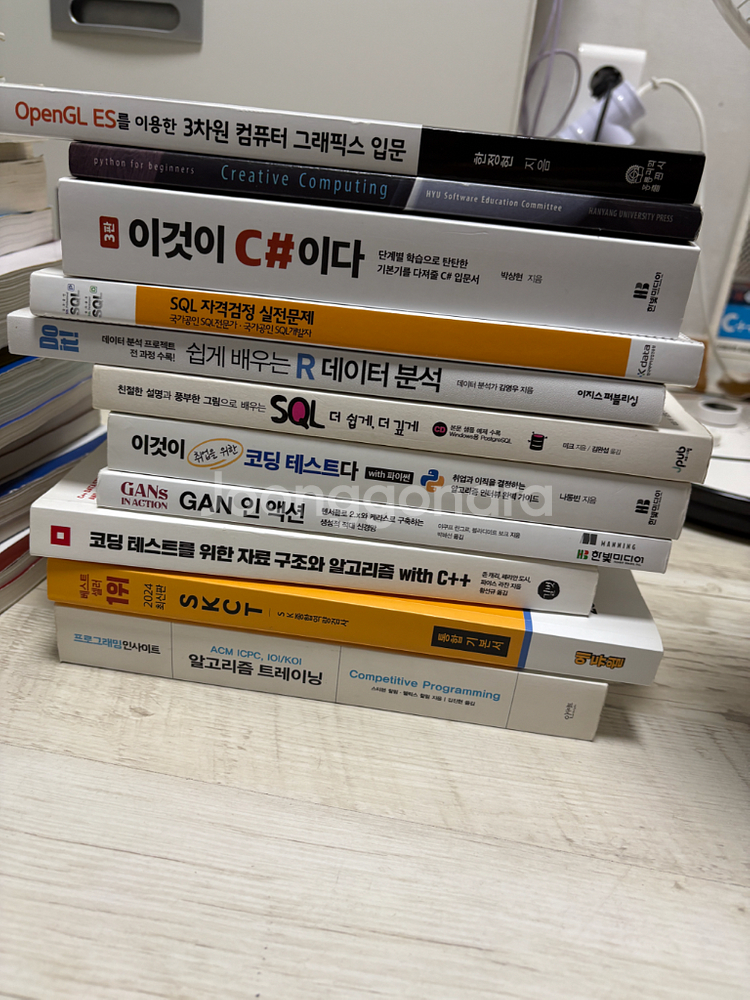 코딩, 전공 서적, 자격증 등 책 70% 할인 판매--2