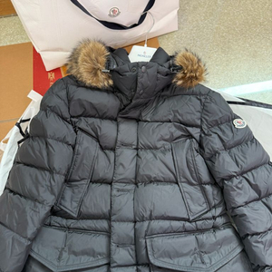 몽클레어 클루니 3사이드 22fw 거의새제품 판매합니다