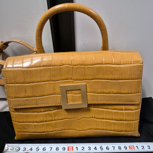 오스트 쿠론 루즈앤 아이그너 각 5만