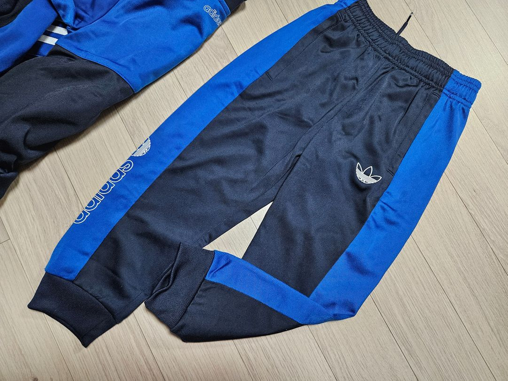 아디다스 키즈 트레이닝복 세트 (120사이즈)--1