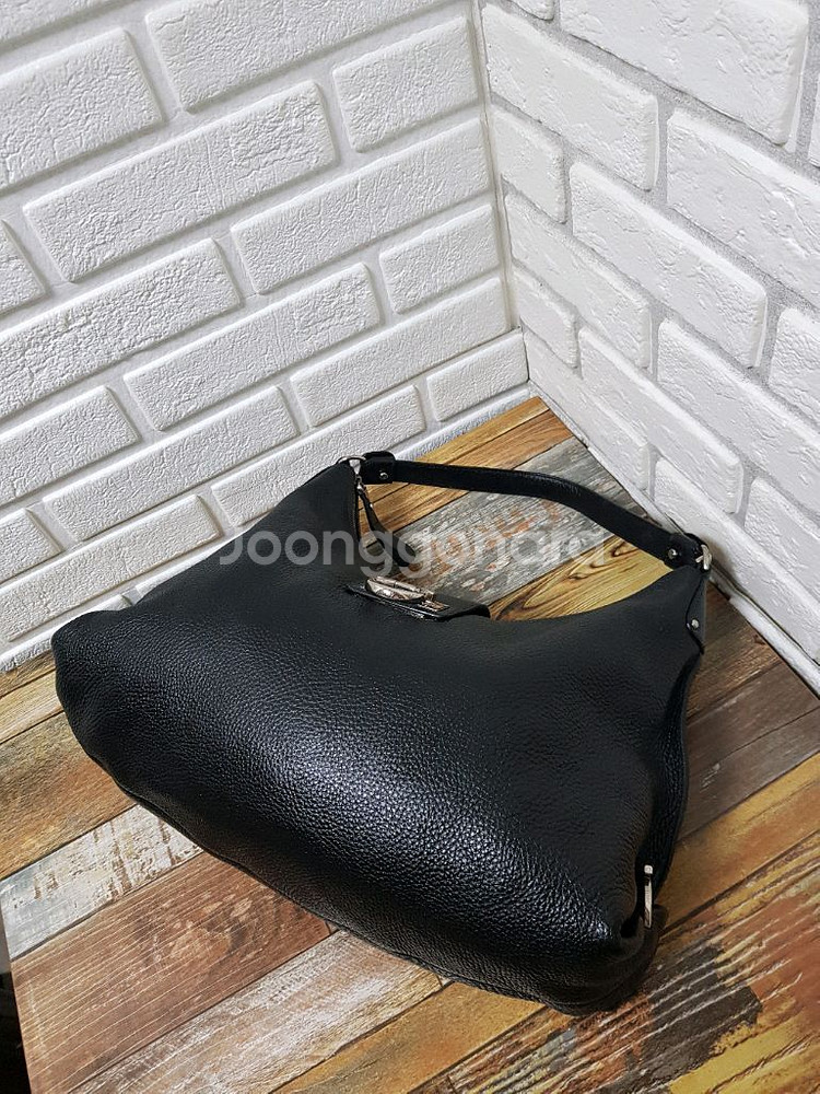 [정품] 페라가모 간치니 파니샤 숄더백--2