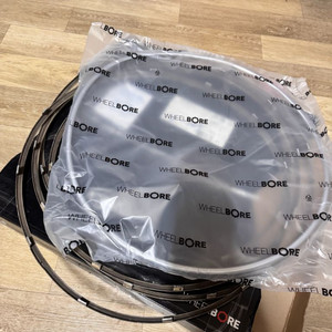 휠보레 실버 18인치 중고 1세트 및 (새거 1개)판매
