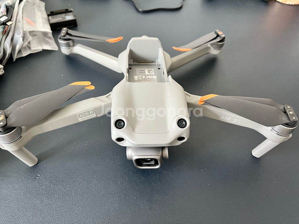 dji air2s 플라이모어콤보 드론--1