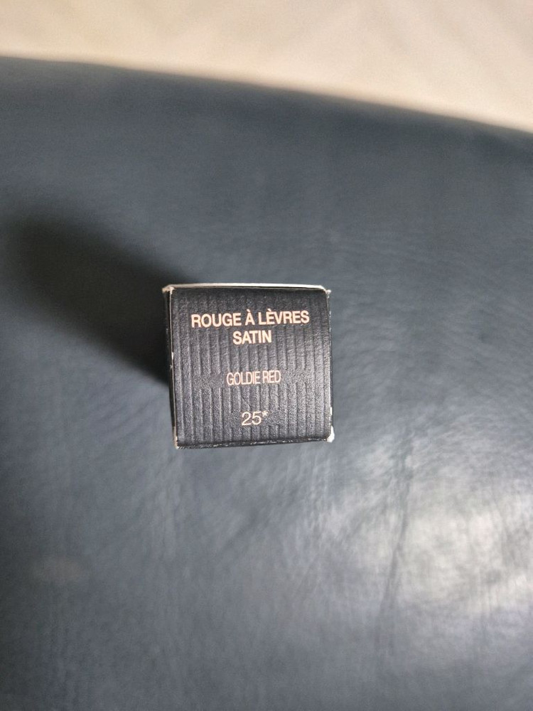 구찌 루즈 아 레브르 사틴 립스틱--1