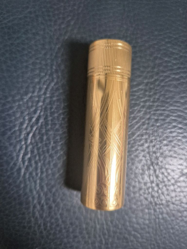 구찌 루즈 아 레브르 사틴 립스틱--2