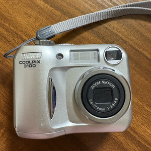 니콘 쿨픽스 3100