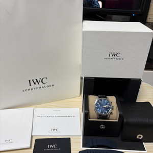 IWC 파일럿크로노그래프 41mm 청판시계 풀구성 판매