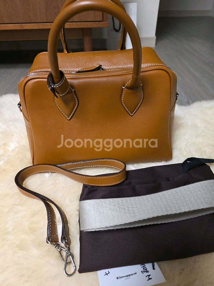 킴스어패럴 띠서울 한정판 레옹백M 빈티지카멜--0