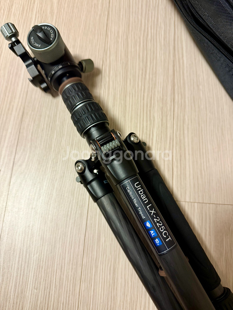 가볍고 튼튼한 레오포토 LX-225CT 카본 삼각대--3