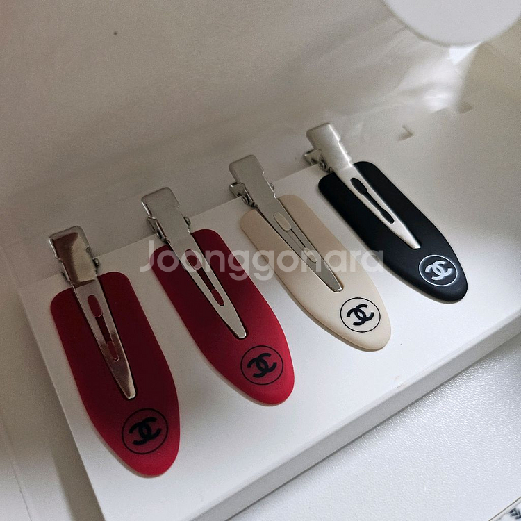 샤넬 뷰티 헤어 집게핀 헤어핀 4P--0