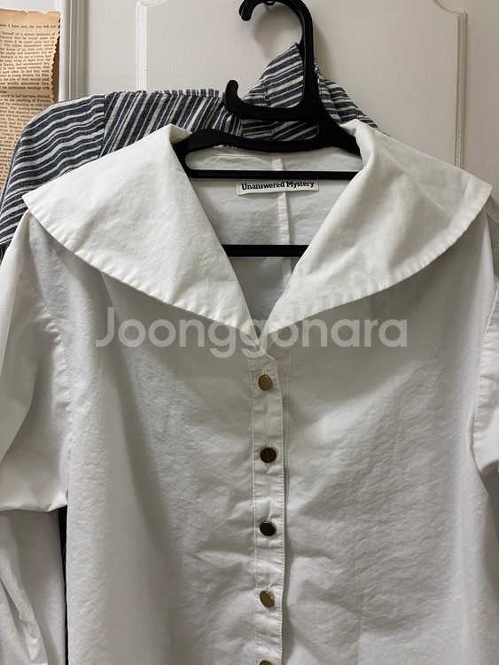 언앤써리미스테리 빅카라 화이트 블라우스--1