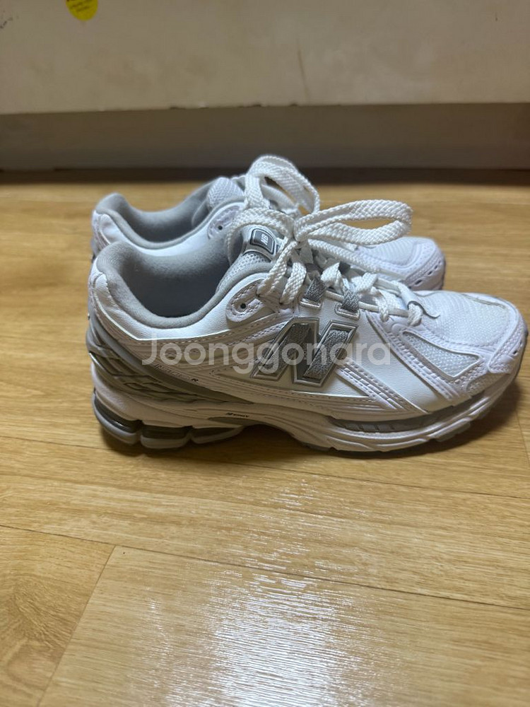 뉴발란스 운동화 팔아여--1