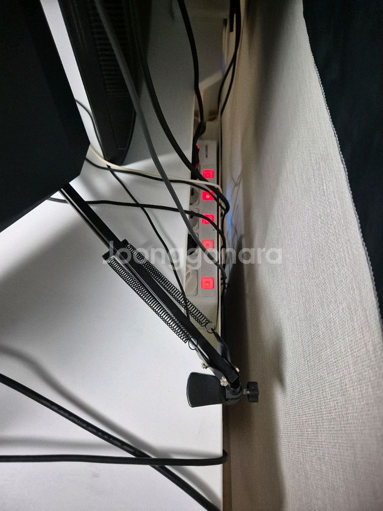 듀얼 모니터용 화이트 컴퓨터 책상 1800 팝니다--2