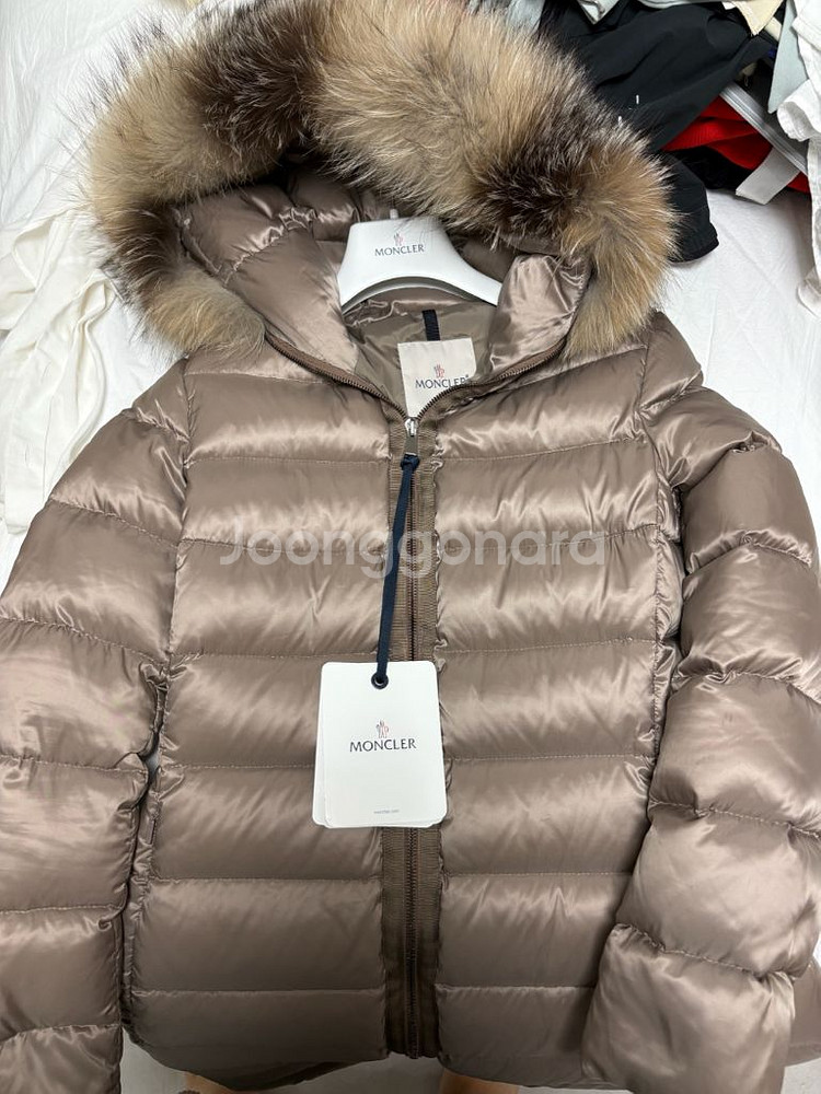 몽클레어 여성 리얼퍼 롱패딩 거의 새상품--0