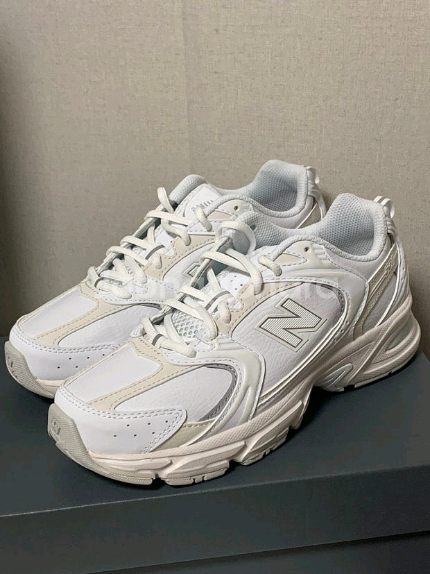 새상품 배송료포함국내정품 뉴발란스 MR530RC 260--0