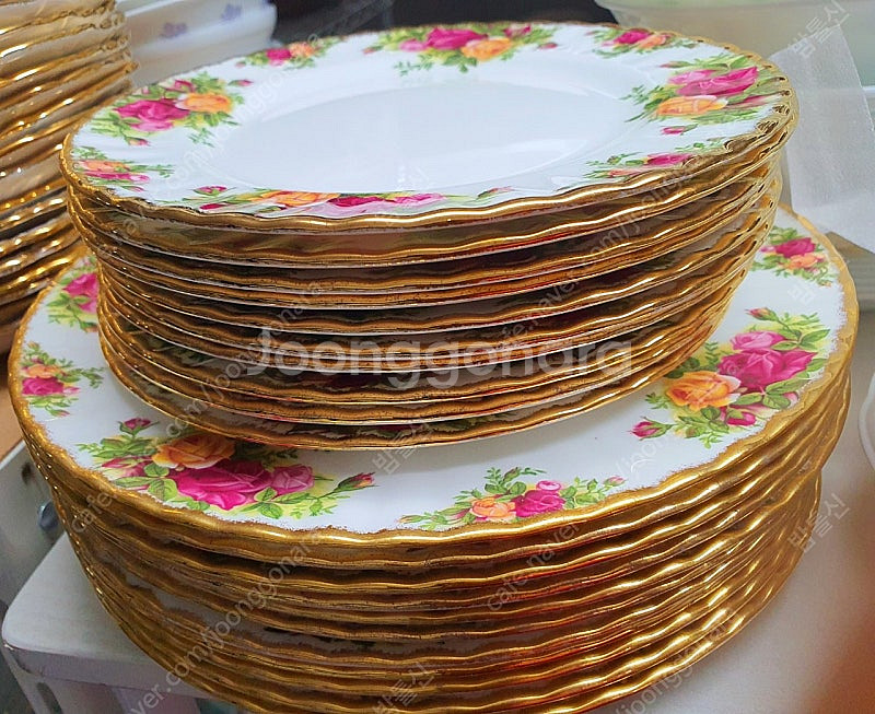 앤틱 영국산 로얄알버트 황실장미 중.대접시 개당값--0