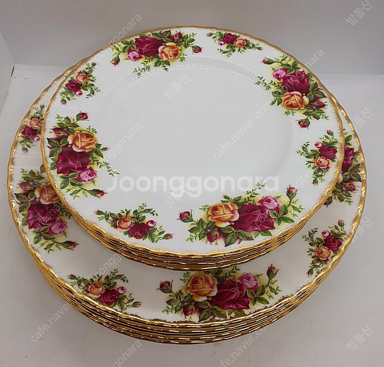 앤틱 영국산 로얄알버트 황실장미 중.대접시 개당값--1