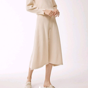 마인 웨이브넥 니트 탑