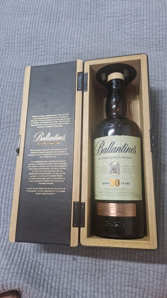 발렌.타인30년산 공병 및 우드케이스 이미지