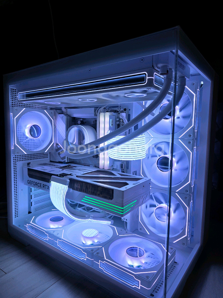 라이젠7 7800X3D RTX5070TI 본체 팝니다--0