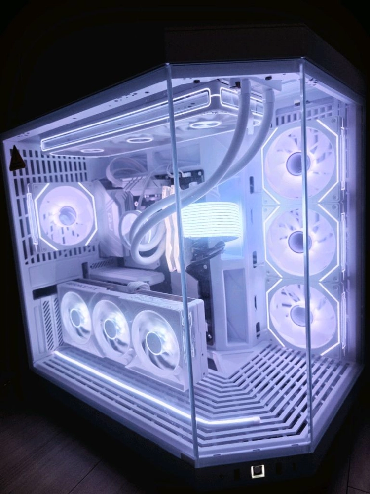 y70) 9800x3d rtx5080 화이트본체 이미지