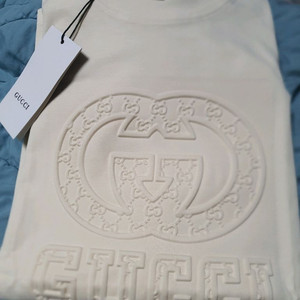 구찌 반팔티 크림색 새상품