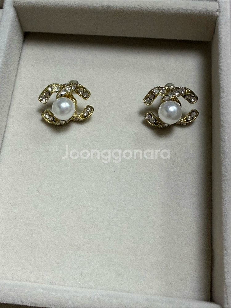 샤넬 진주 귀걸이--0