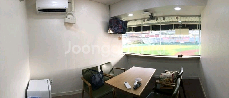 준플레이오프 1차전 3루 미니스카이박스 4인실 최저가--0