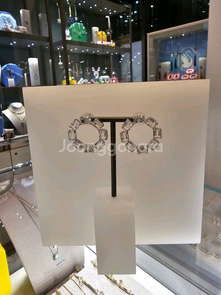 (새상품) 스와로브스키 귀걸이--1