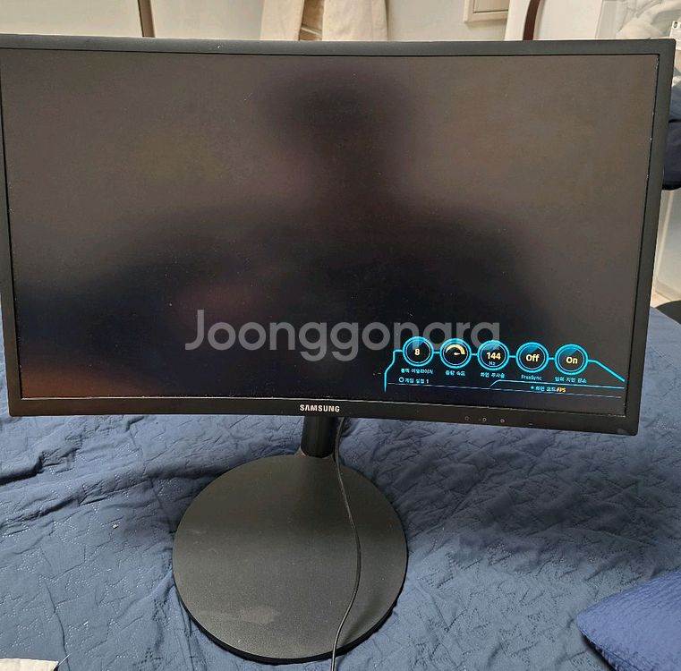 삼성전자 게이밍모니터 커브드 24인치 144hz--1
