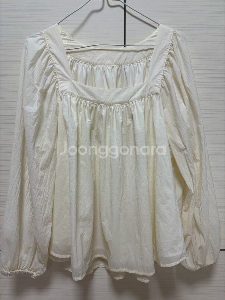 Sie 시에 러플 블라우스 아이보리 (세탁완료)(실사)--2