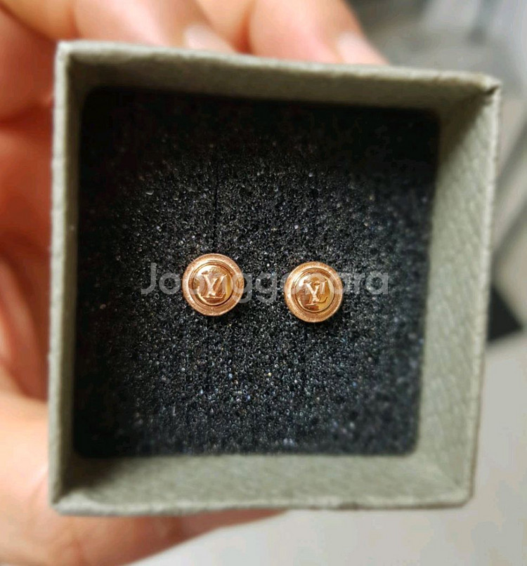 14K 루이 코인 침귀걸이 (1회착용/외부착용x)--2