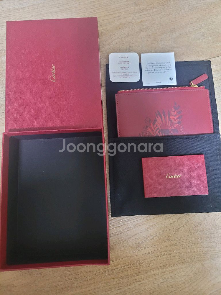 정품 까르띠에 카드지갑 지퍼형 판매합니다.--0