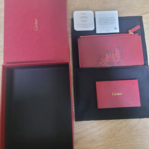 정품 까르띠에 카드지갑 지퍼형 판매합니다.