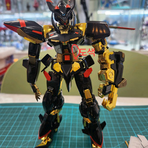1/100 무등급 골드프레임 건담