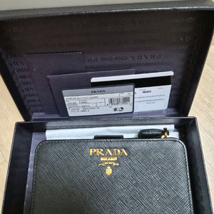 프라다 사피아노 중지갑 급급급급쳐해요ㅠㅠ