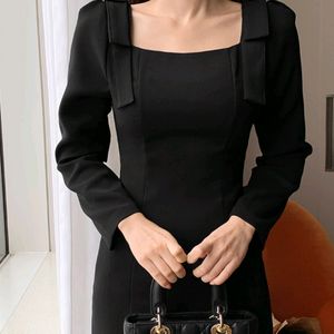 아뜨랑스 릴리안 리본 스퀘어넥 머메이드 원피스 하객룩