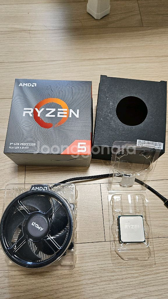 라이젠 2400g, 쿨러,삼성 ddr4 4g 2개--0