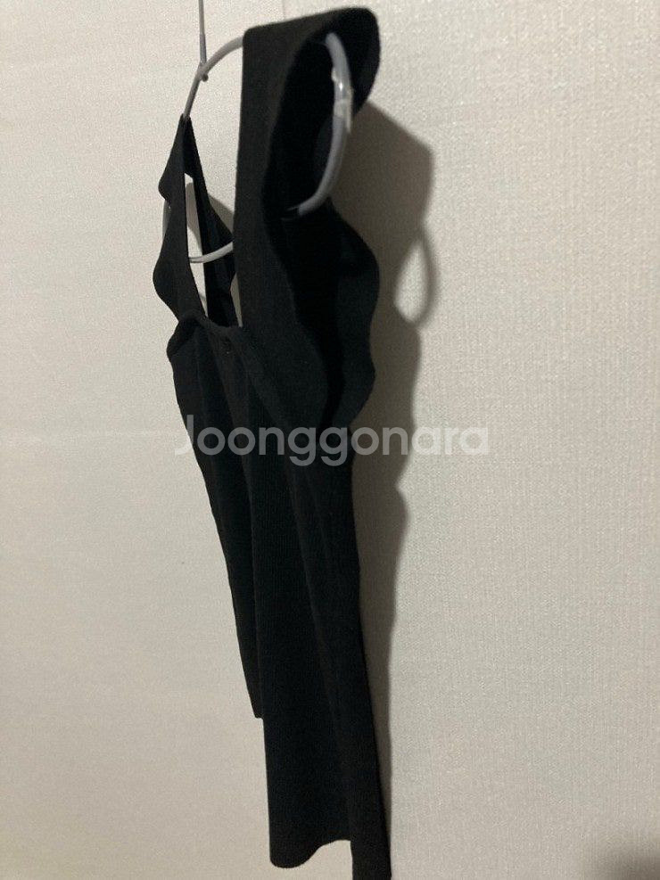 스퀘어넥 크롭 니트 탑 티셔츠 (블랙)--2