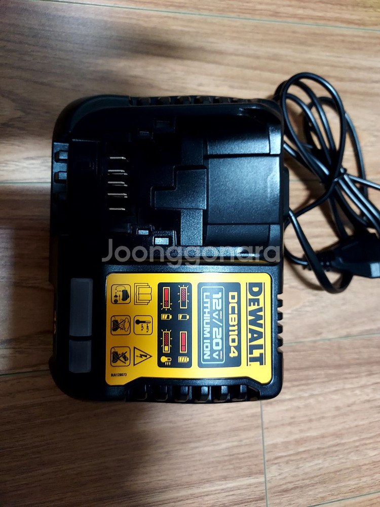 디월트 20v 5a 배터리 + 충전기 ( 전부 새제품)--1
