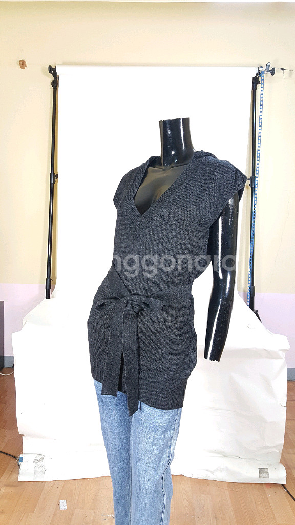 알리시 진회색 울 여성 민소매 후드 니트--1